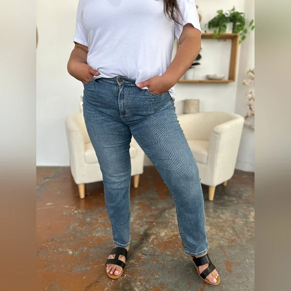 Judy Blue High Rise Classic Straight Fit Jeans No Distressing Regular Plus NEW - Picture 3 of 16